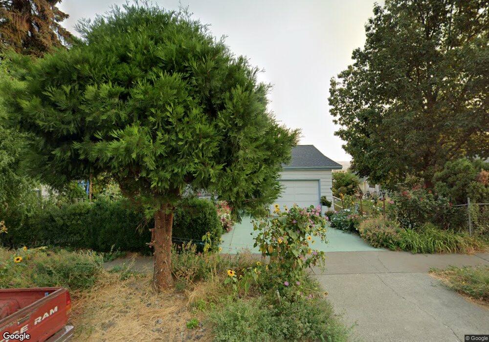 211 W 11th St, the Dalles, OR 97058 - photo 1