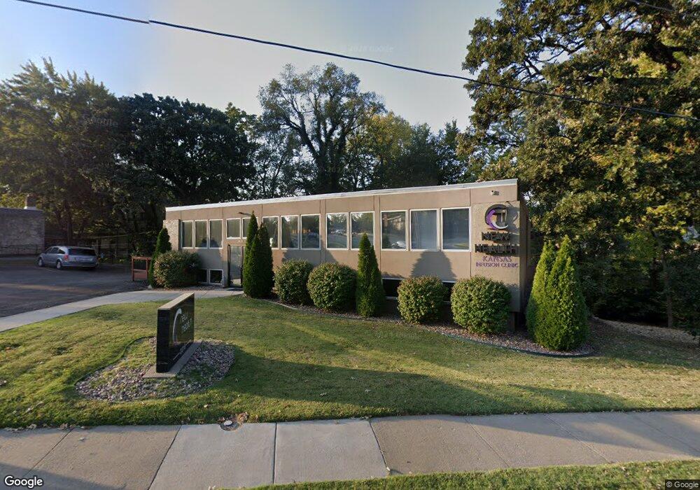 2219 SW 29th St, Topeka, KS 66611 - photo 1