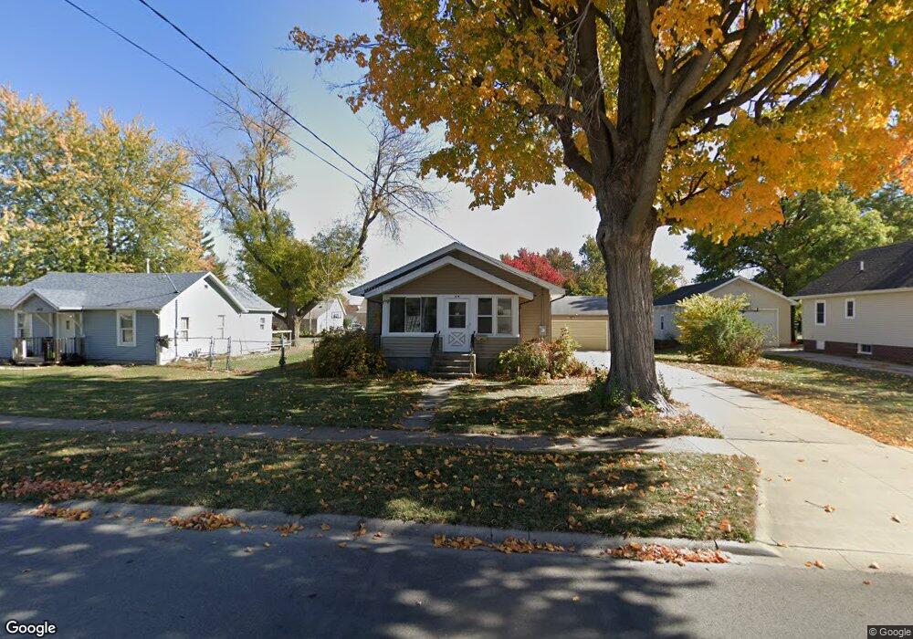 614 E 10th St S, Newton, IA 50208 - photo 1