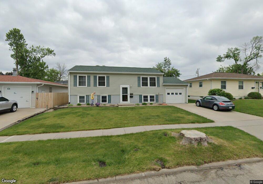 713 Owen St NW, Cedar Rapids, IA 52405 - photo 1