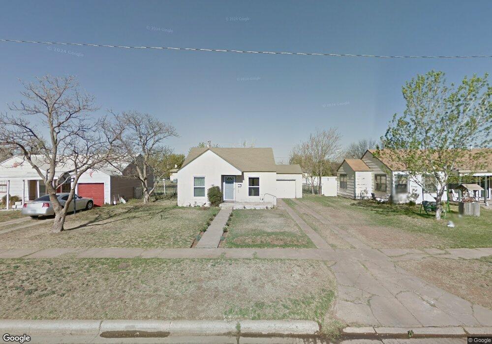 305 Aileen St, Plainview, TX 79072 - photo 1