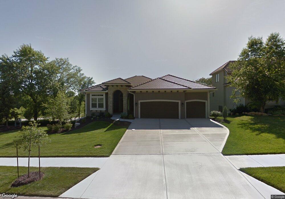 9716 Hollis Ln, Shawnee, KS 66227 - photo 1