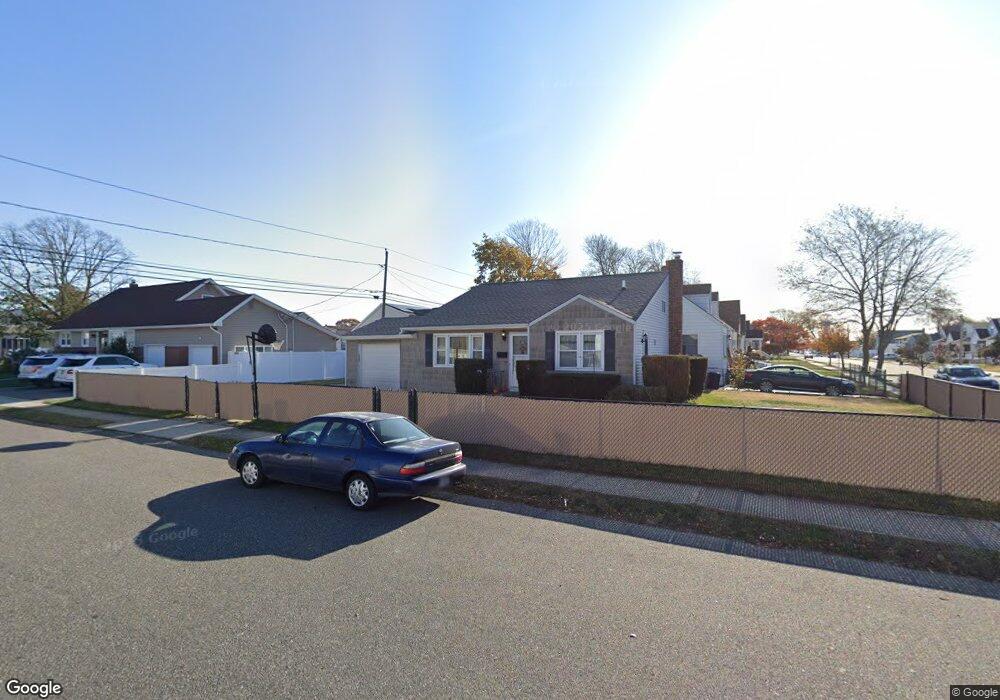 204 Elm Ave, Lindenhurst, NY 11757 - photo 1