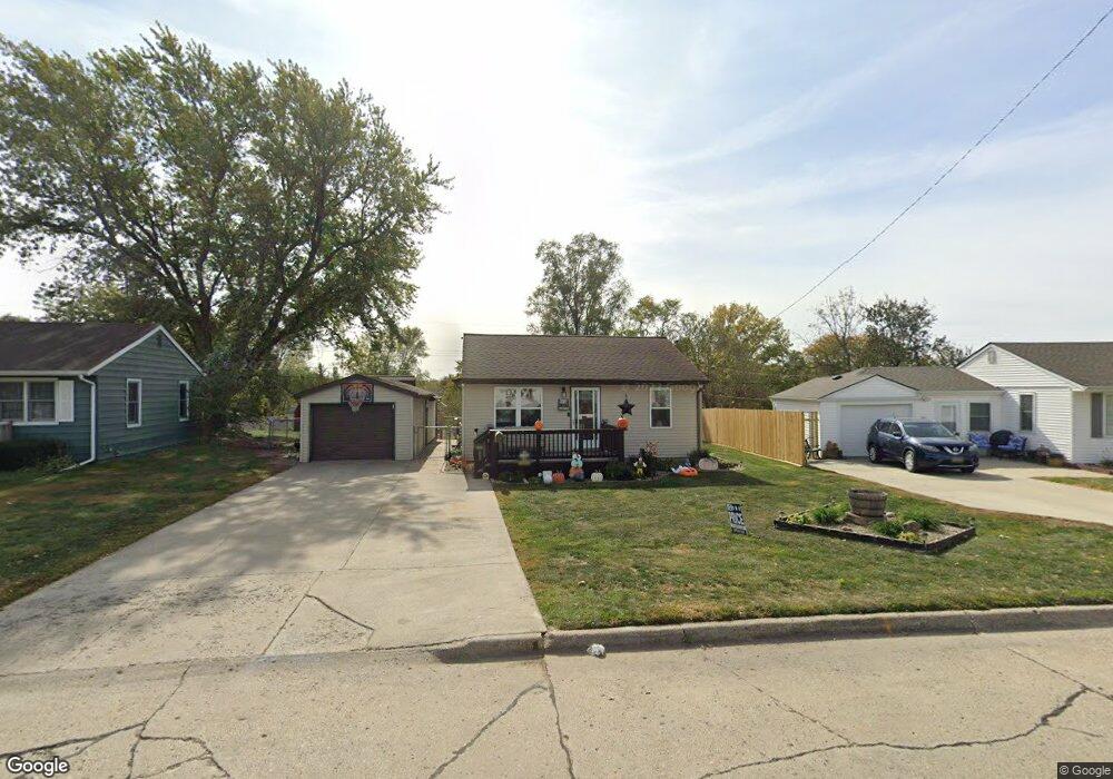 2207 S 7th Ave E, Newton, IA 50208 - photo 1