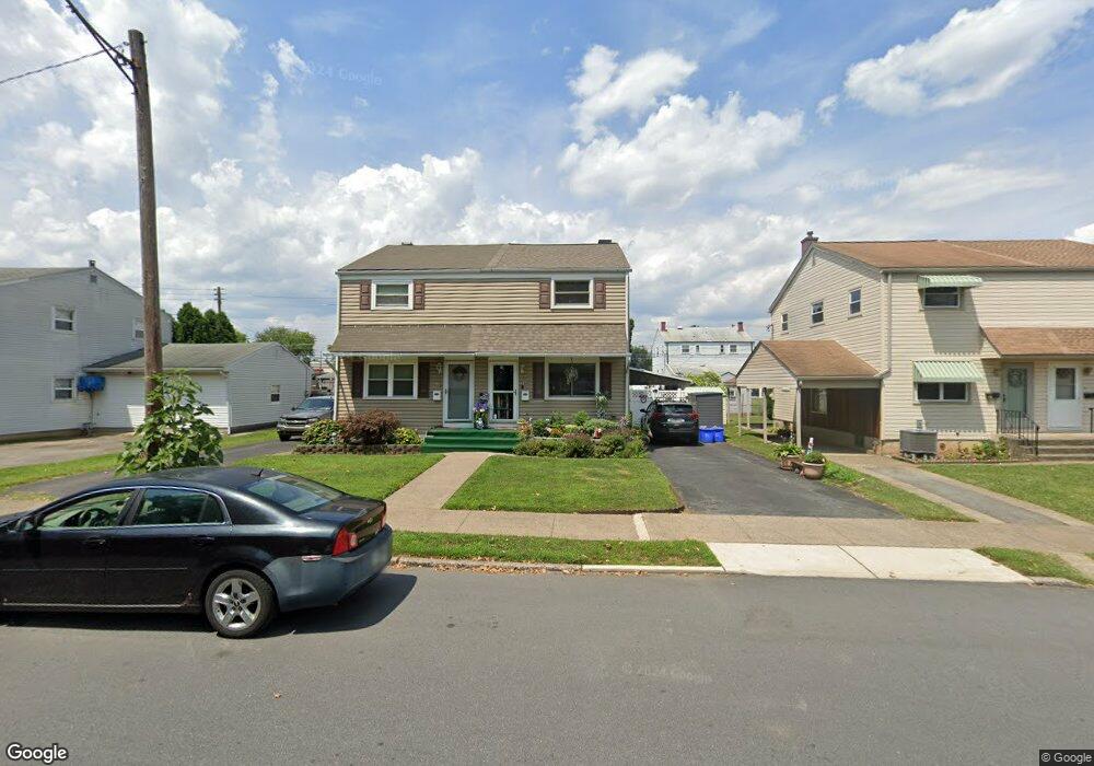 1354 Greenview Dr, Bethlehem, PA 18018 - photo 1