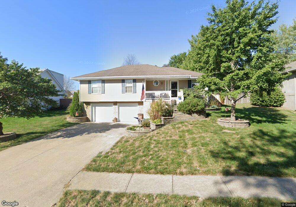 206 N Darrowby Dr, Raymore, MO 64083 - photo 1