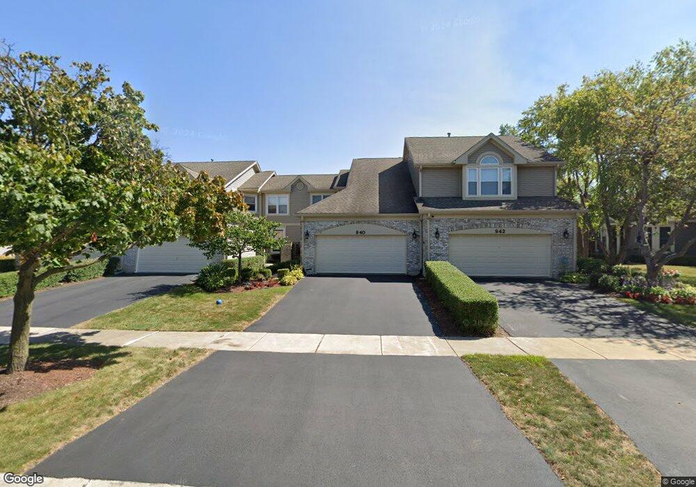 940 Heathrow Ln, Naperville, IL 60540 - photo 1