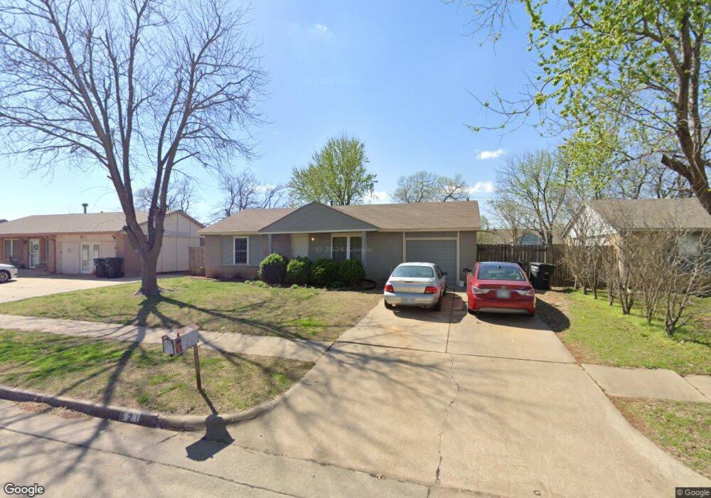 621 N Ramblin Oaks Dr, Moore, OK 73160 - photo 1