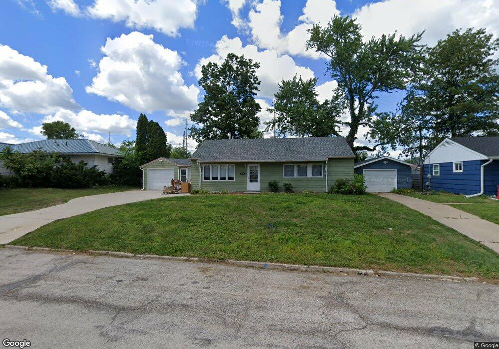 907 Harold Dr SE, Cedar Rapids, IA 52403 - photo 1