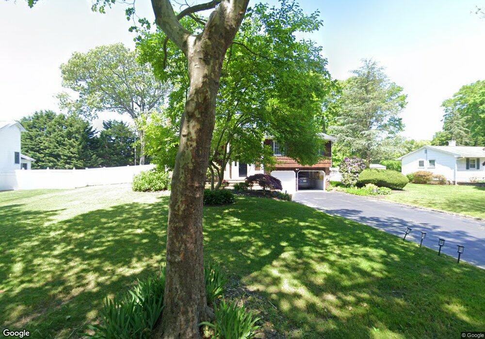 8 Pinecone Ln, ComMacK, NY 11725 - photo 1