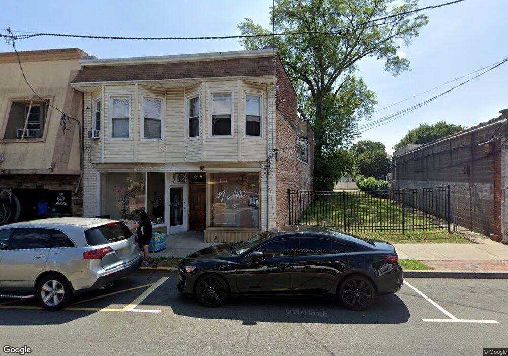 232 Stuyvesant Ave unit Right, Lyndhurst, NJ 07071 - photo 1