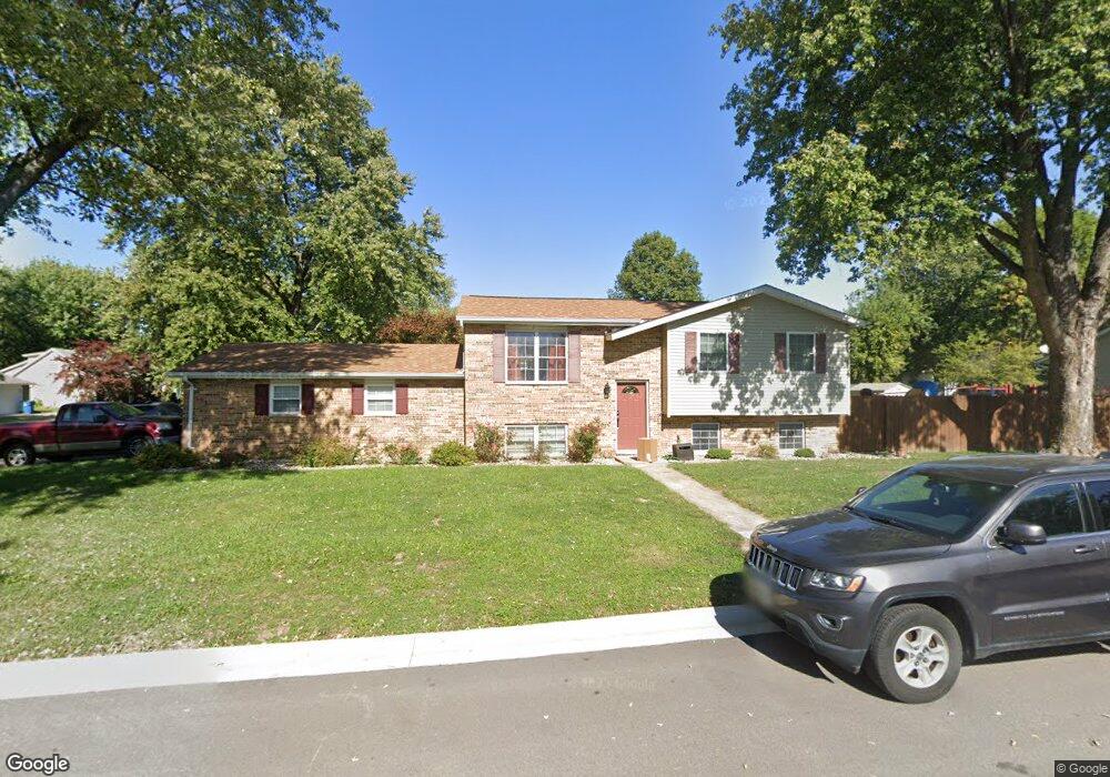 300 Holiday Ln, Maryville, IL 62062 - photo 1