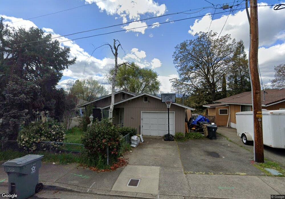 726 NE Oregon Ave, Grants Pass, OR 97526 - photo 1