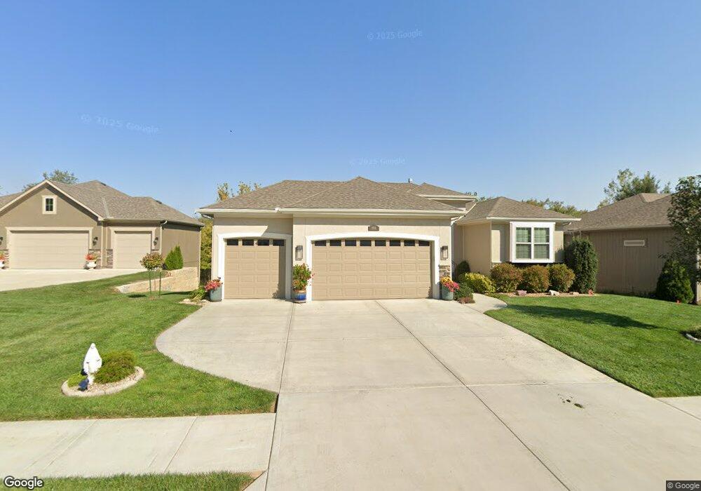 1906 Creekview Ln, Raymore, MO 64083 - photo 1