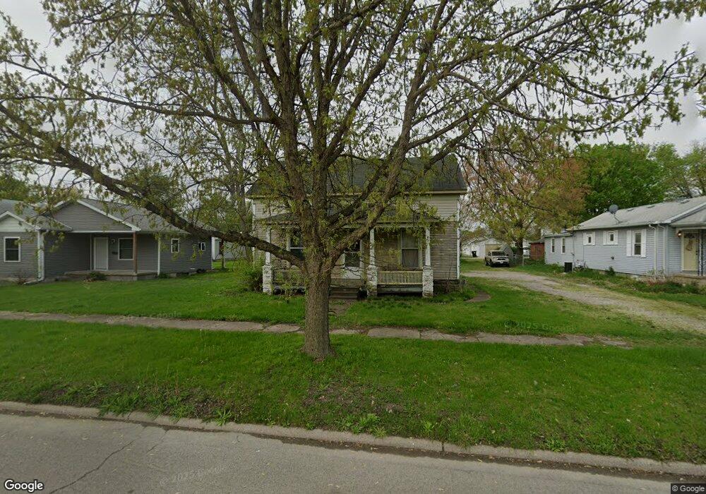 917 Broadway St, Lincoln, IL 62656 - photo 1