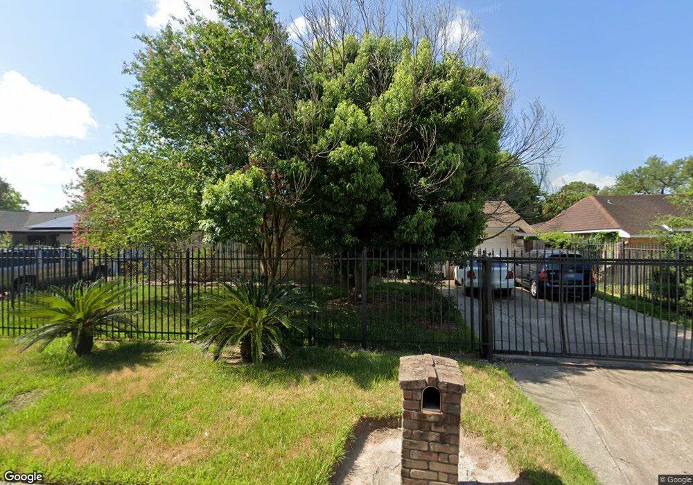 1443 Fashion Hill Dr, Houston, TX 77088 - photo 1