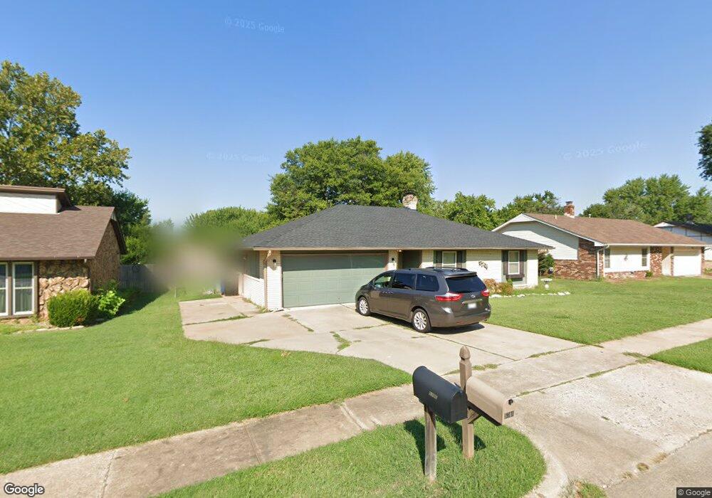 5704 S Birch Ave, Broken Arrow, OK 74011 - photo 1