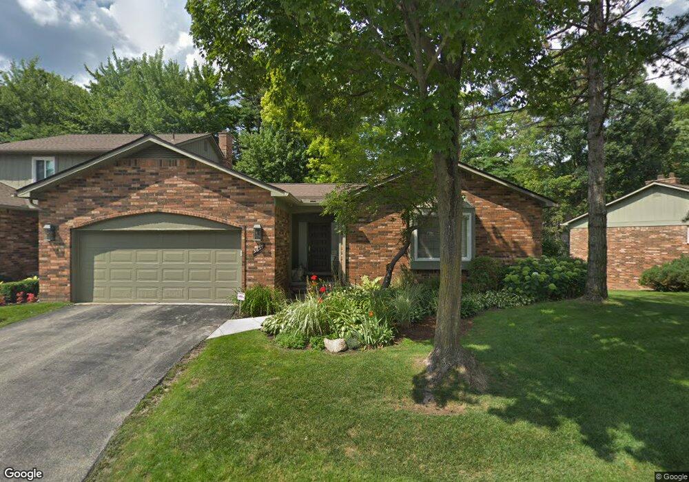 5637 S Adams Way, Bloomfield Hills, MI 48302 - photo 1