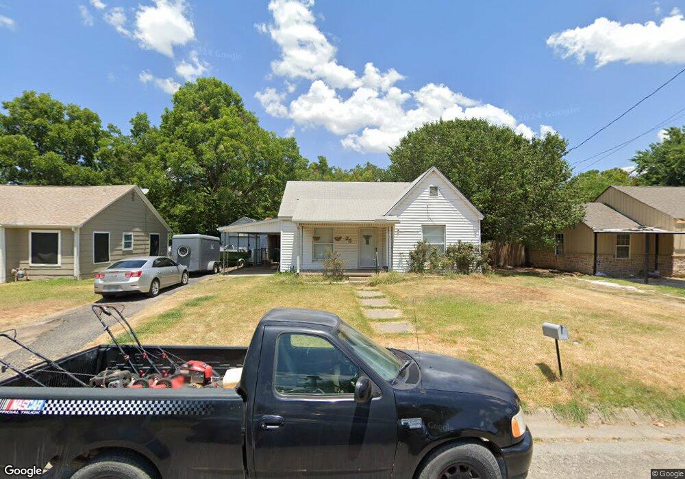 1425 Olive St, Gainesville, TX 76240 - photo 1