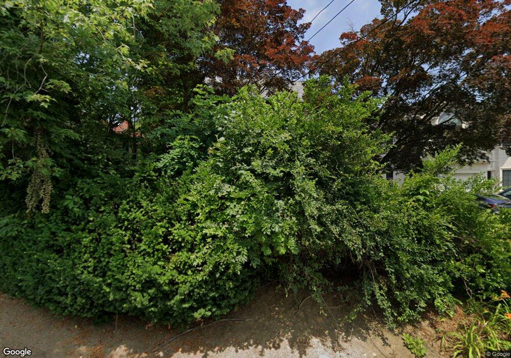 165 Steamboat Rd, Great Neck, NY 11024 - photo 1