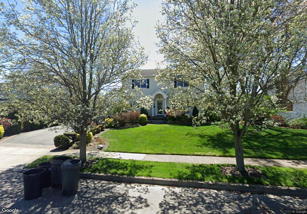 6 Garden Ln, ComMacK, NY 11725 - photo 1