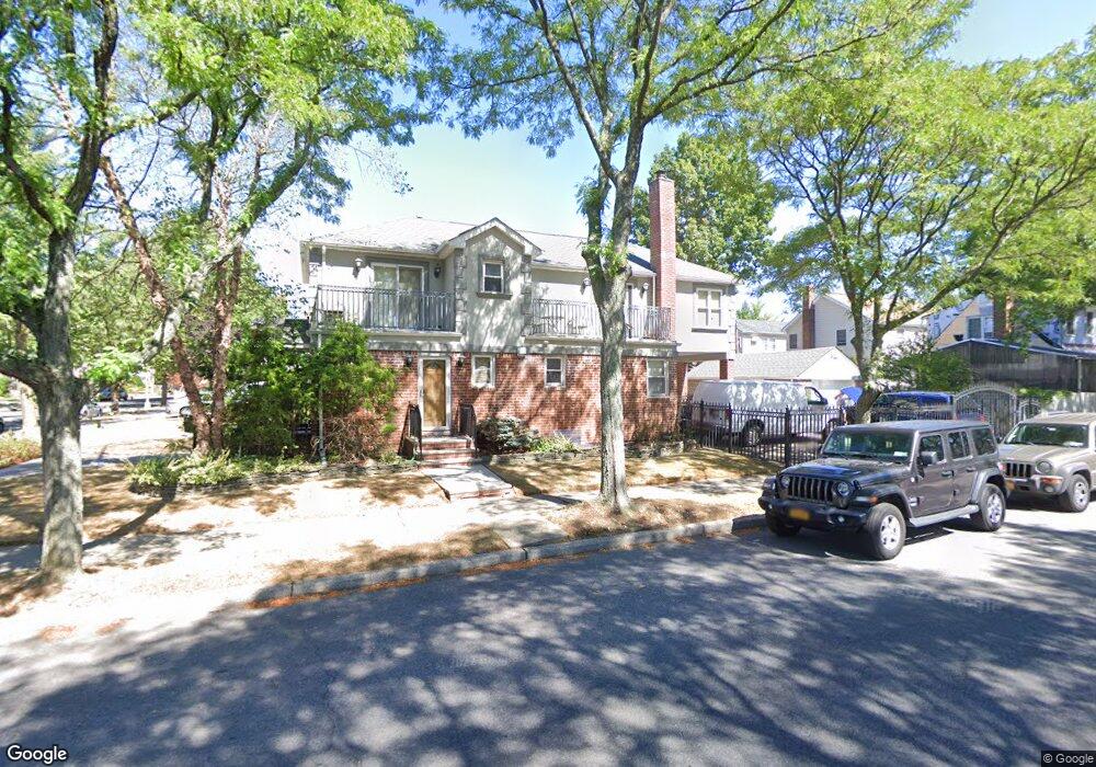 7851 265th St, Glen Oaks, NY 11004 - photo 1