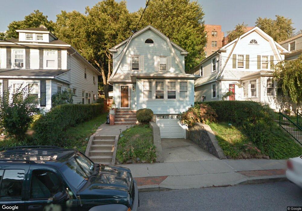 211 Oakwood Ave, Staten Island, NY 10301 - photo 1