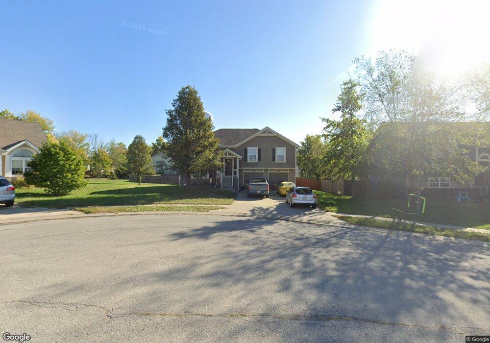 609 Timber Crest Ct, Raymore, MO 64083 - photo 1