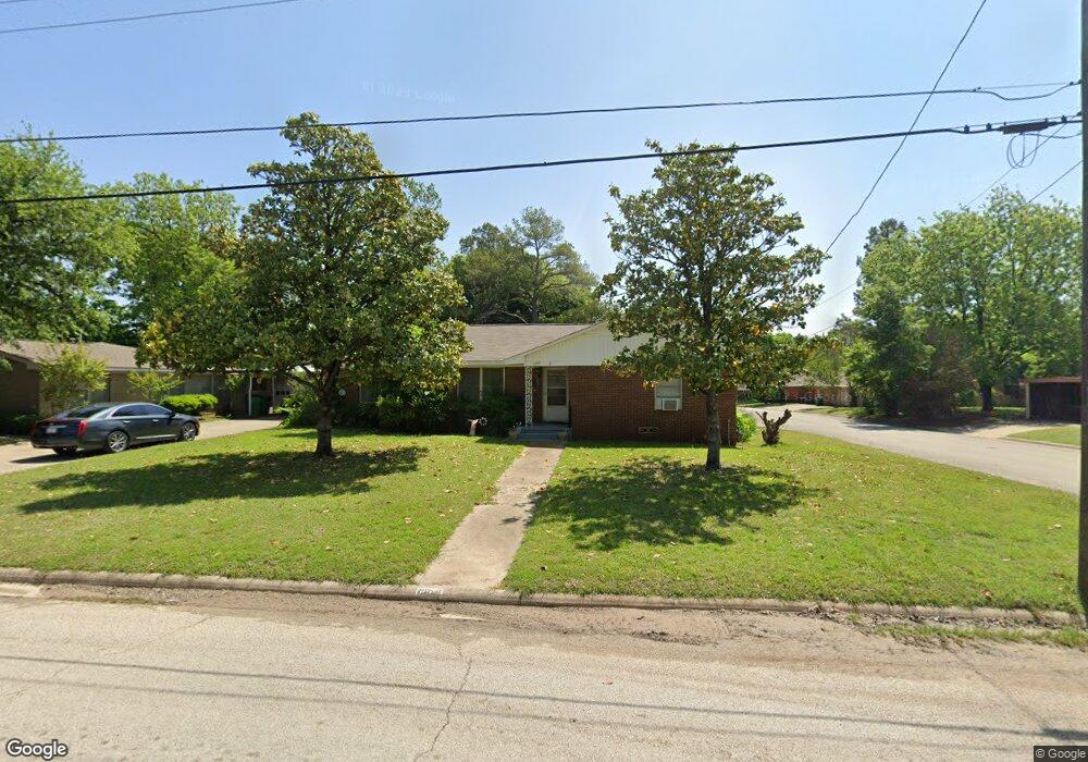1300 Magnolia St, Gainesville, TX 76240 - photo 1