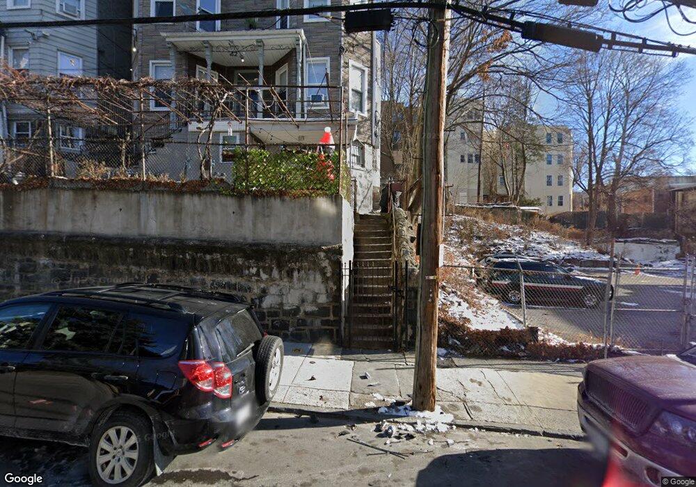 42 Linden St unit 3 R, Yonkers, NY 10701 - photo 1