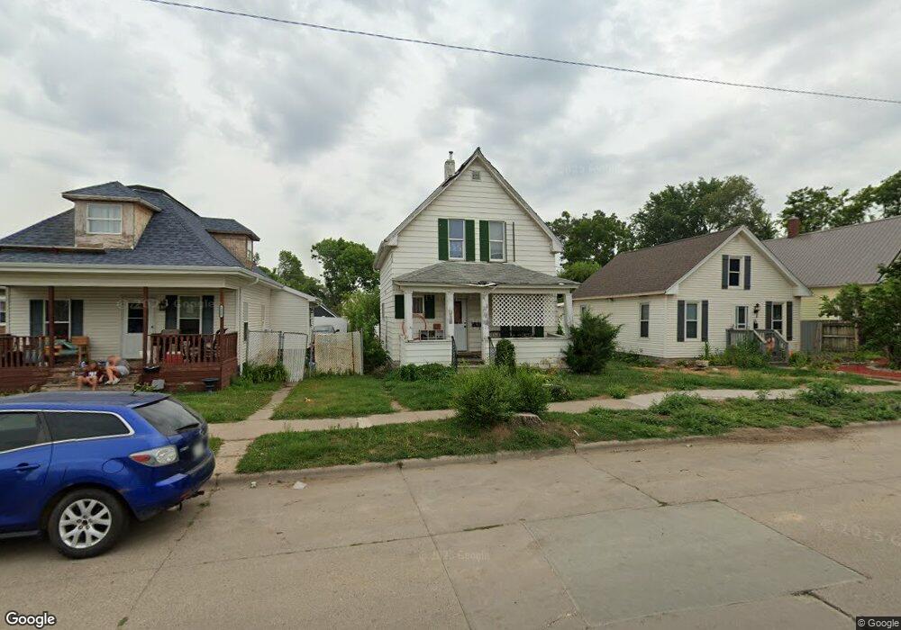 1227 4th St SW, Cedar Rapids, IA 52404 - photo 1