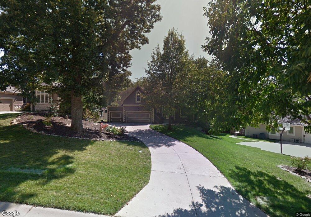 8405 Pflumm Cir, Lenexa, KS 66215 - photo 1