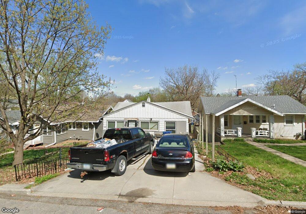 737 26th St, Des Moines, IA 50312 - photo 1