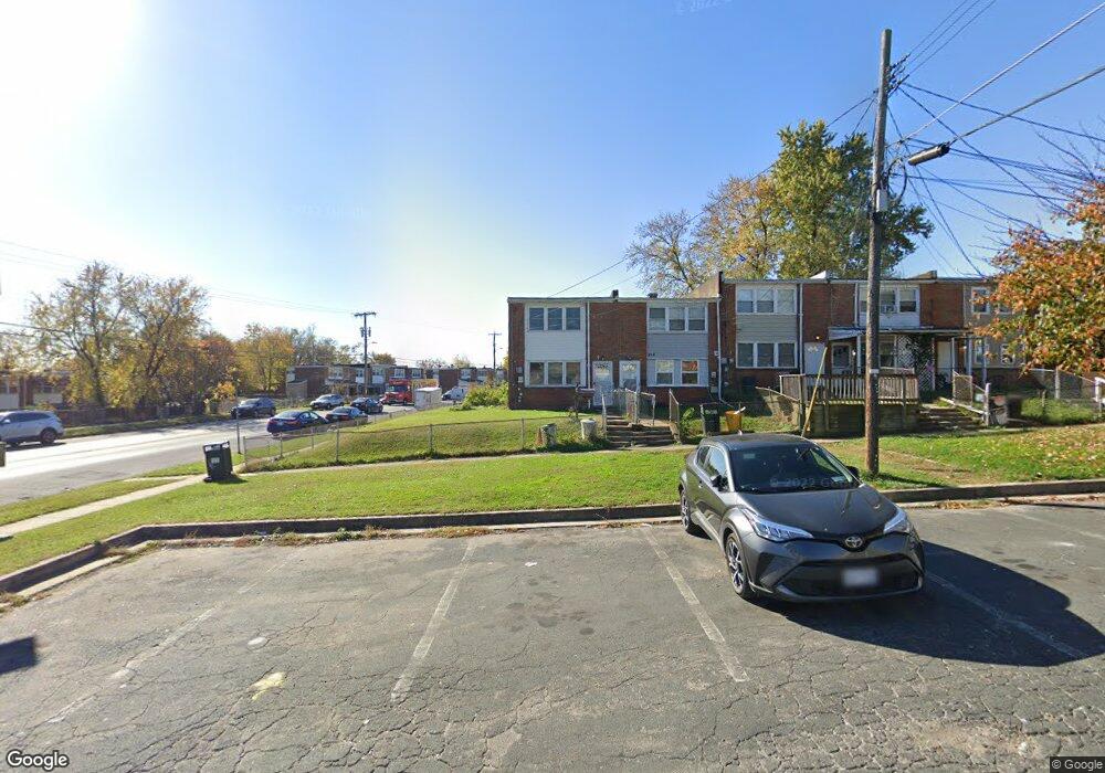 815 Regis Ct, Halethorpe, MD 21227 - photo 1