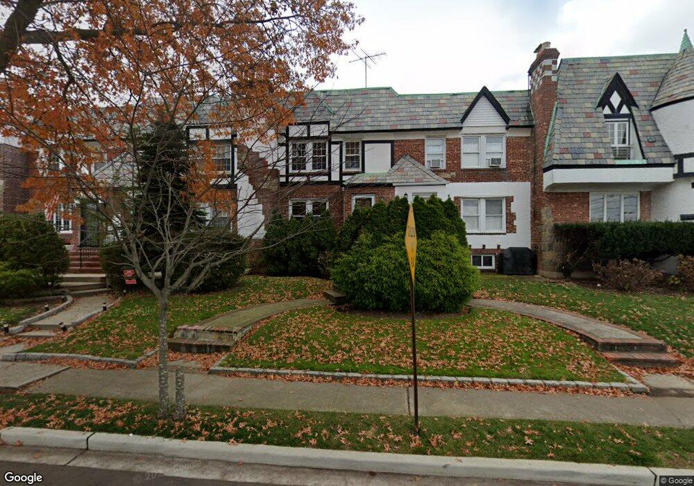 318 Cochran Place, Valley Stream, NY 11581 - photo 1