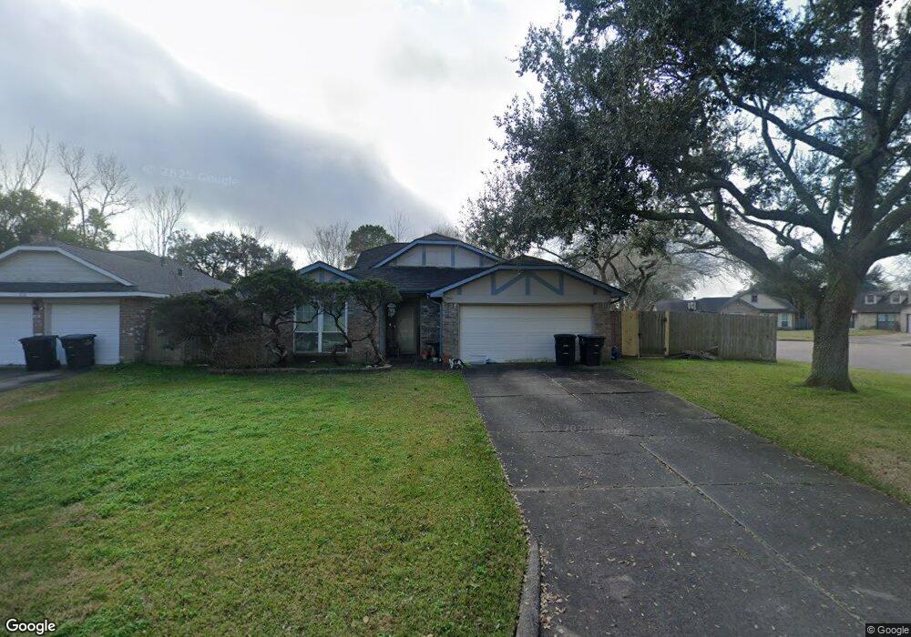 3105 Fox Run Dr, Alvin, TX 77511 - photo 1