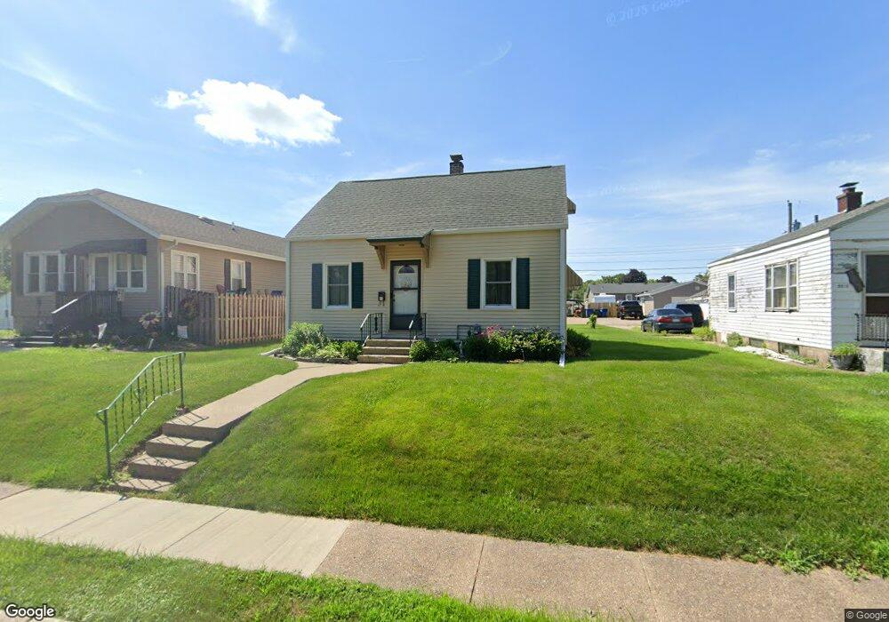 2207 Grove St, Davenport, IA 52804 - photo 1