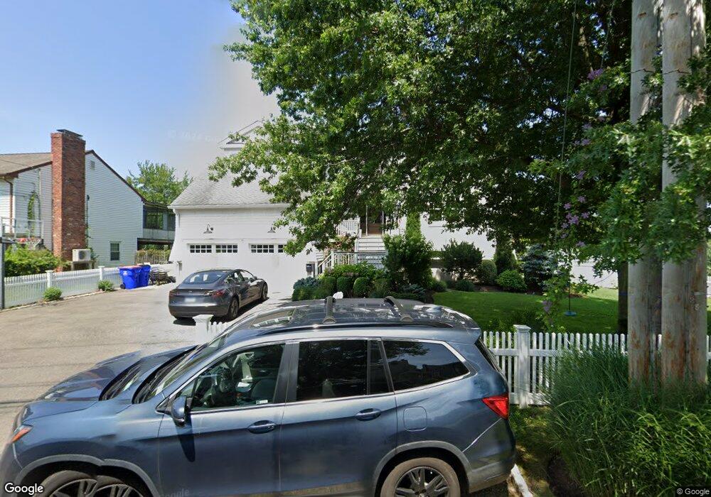 715 Rowland Rd, Fairfield, CT 06824 - photo 1