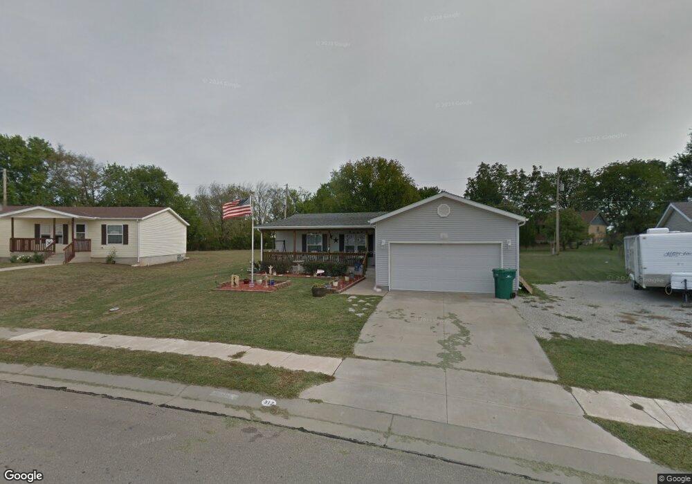 317 SE 44th Pkwy, Topeka, KS 66609 - photo 1