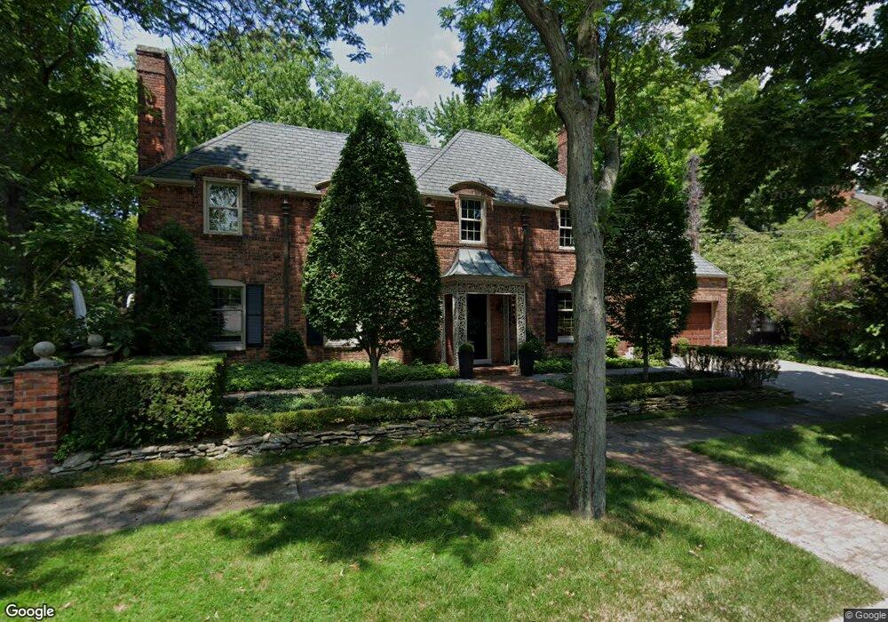 252 Vendome Ct, Grosse Pointe Farms, MI 48236 - photo 1