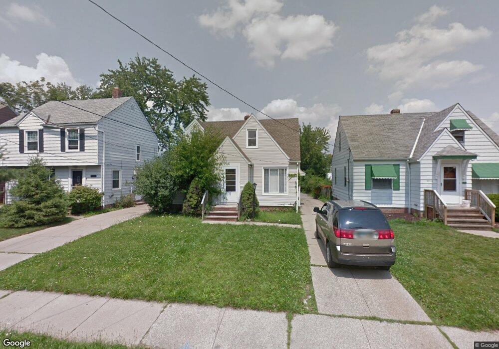 19489 Raymond St, Maple Heights, OH 44137 - photo 1