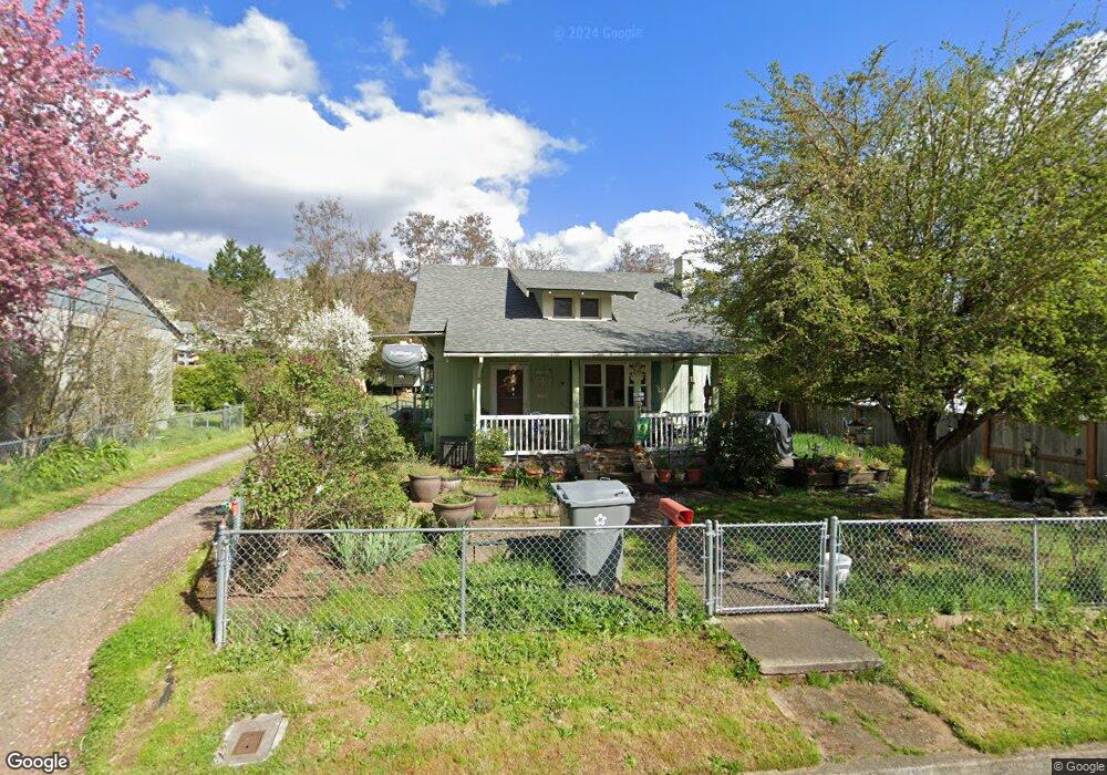 711 NE 12th St, Grants Pass, OR 97526 - photo 1