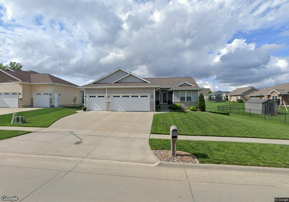 1517 Algonquin Dr, Cedar Falls, IA 50613 - photo 1