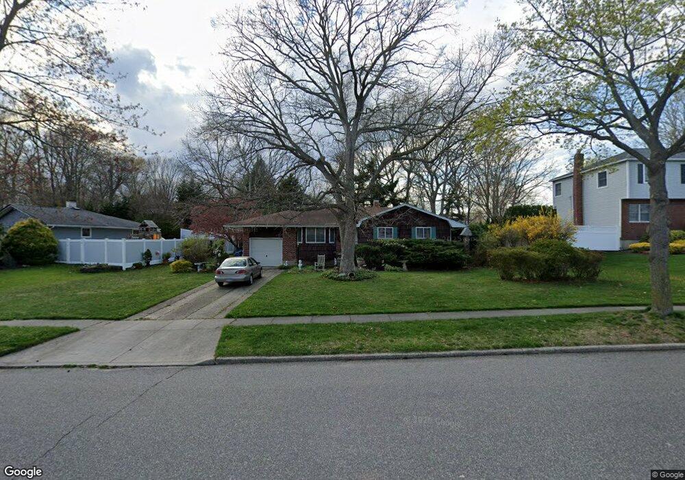 11 Gannet Dr, ComMacK, NY 11725 - photo 1