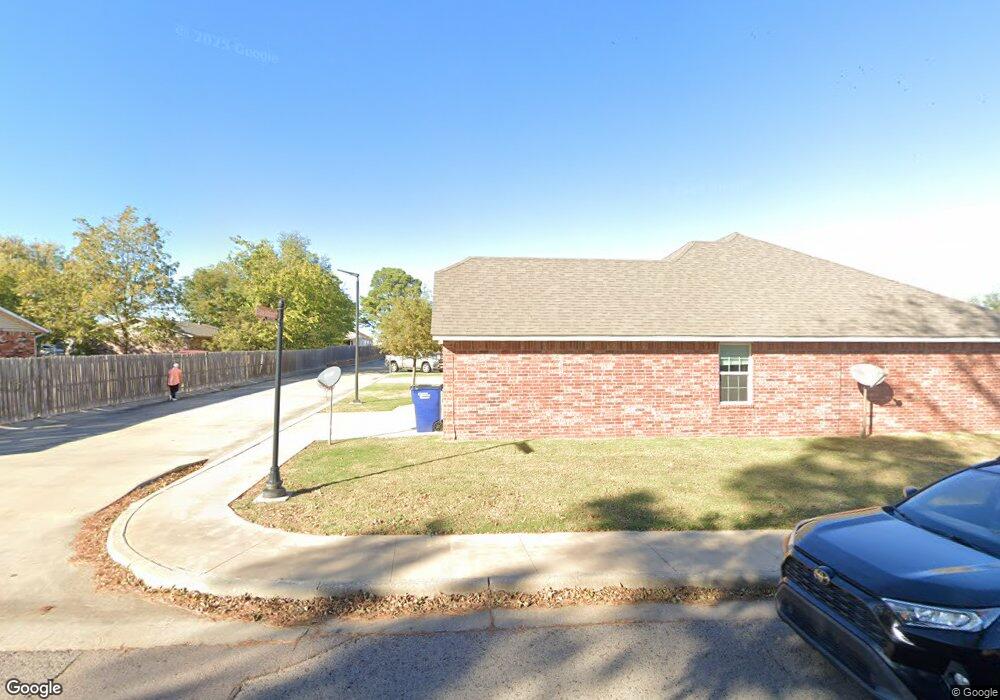 1712 W Wiley St, Shawnee, OK 74804 - photo 1