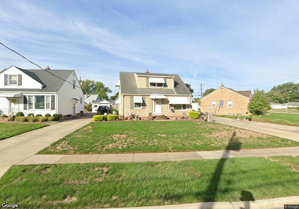 2154 Larchmont Dr, Wickliffe, OH 44092 - photo 1