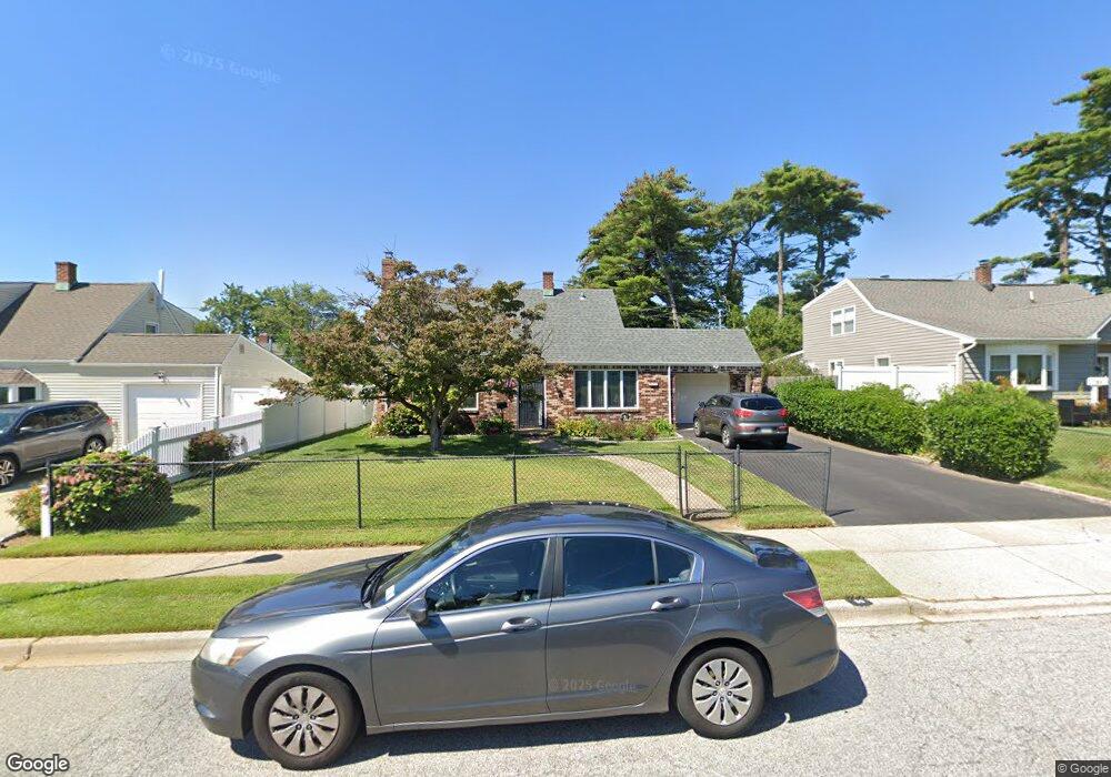 59 Stirrup Ln, Levittown, NY 11756 - photo 1