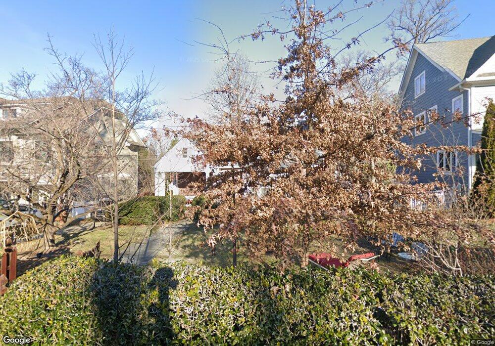 4701 S Chelsea Ln, Bethesda, MD 20814 - photo 1