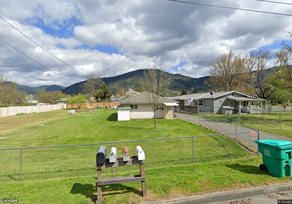 1891 Cloverlawn Dr, Grants Pass, OR 97527 - photo 1