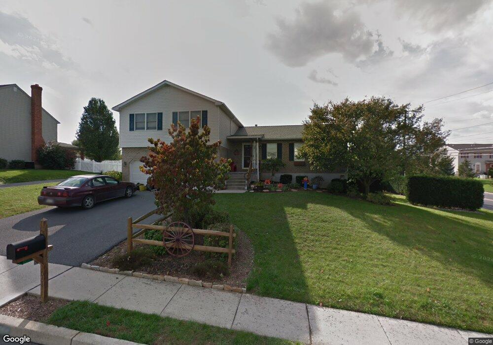 1064 Boeshore Cir, Reading, PA 19605 - photo 1